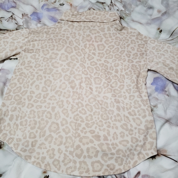 🆕️⛅NWT Splendid Leopard Print Sweatshirt - Picture 6 of 6